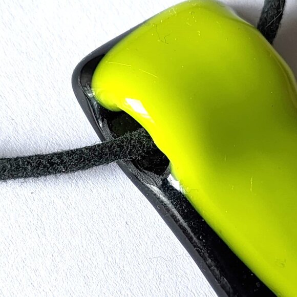 Black & lime green fused glass necklace - Picture 4 of 8